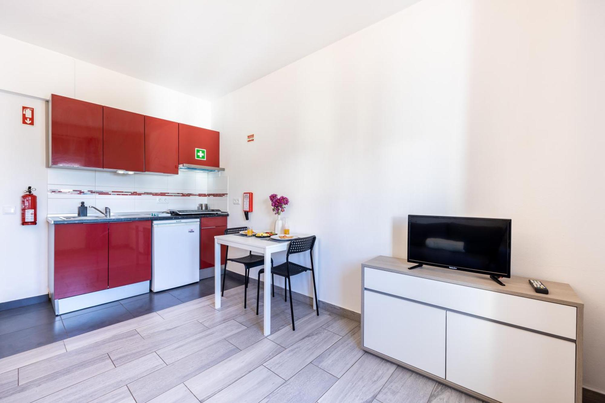 Stay On Top Apartments Лагуш Экстерьер фото